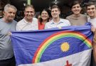 João Campos visita a feira livre de Igarassu e almoça caldeirada em Itapissuma
