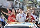 Humberto encerra campanha com multidão nas ruas ao lado de João e Marília